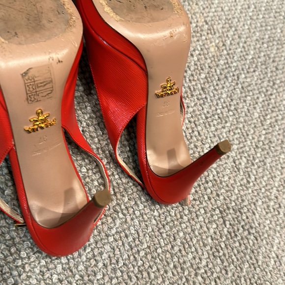 Prada slingback red shoes. Barely worn - Picture 6 of 6